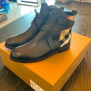 Brand new never worn Burberry house check and leather black booties size 39